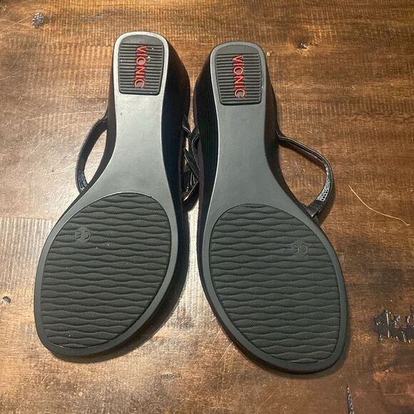 Vionic Women’s US 7 Orchid BLACK Leather Medallion sandal - Picture 4 of 6